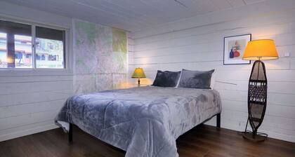 Top of the World, Renovated 3 BR, VIEWS!