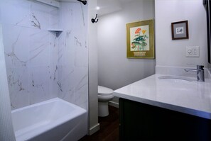 Bathtub, hair dryer, towels - Top of the World, Renovated 3 BR, VIEWS! (Crested Butte)