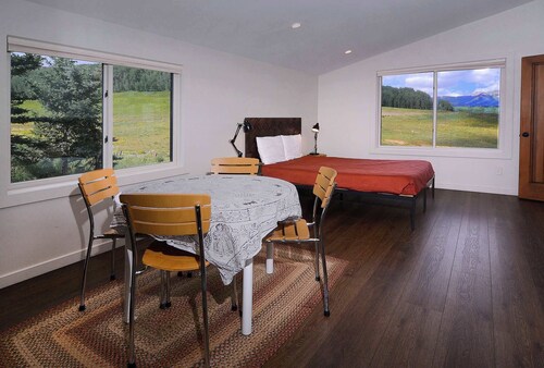 Top of the World, Renovated 3 BR, VIEWS!