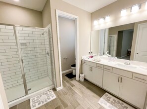 House, 5 Bedrooms | Bathroom