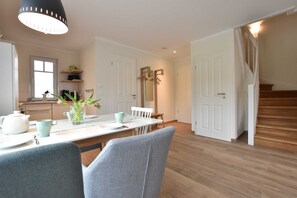 Unclassified image, 4 of 39, button