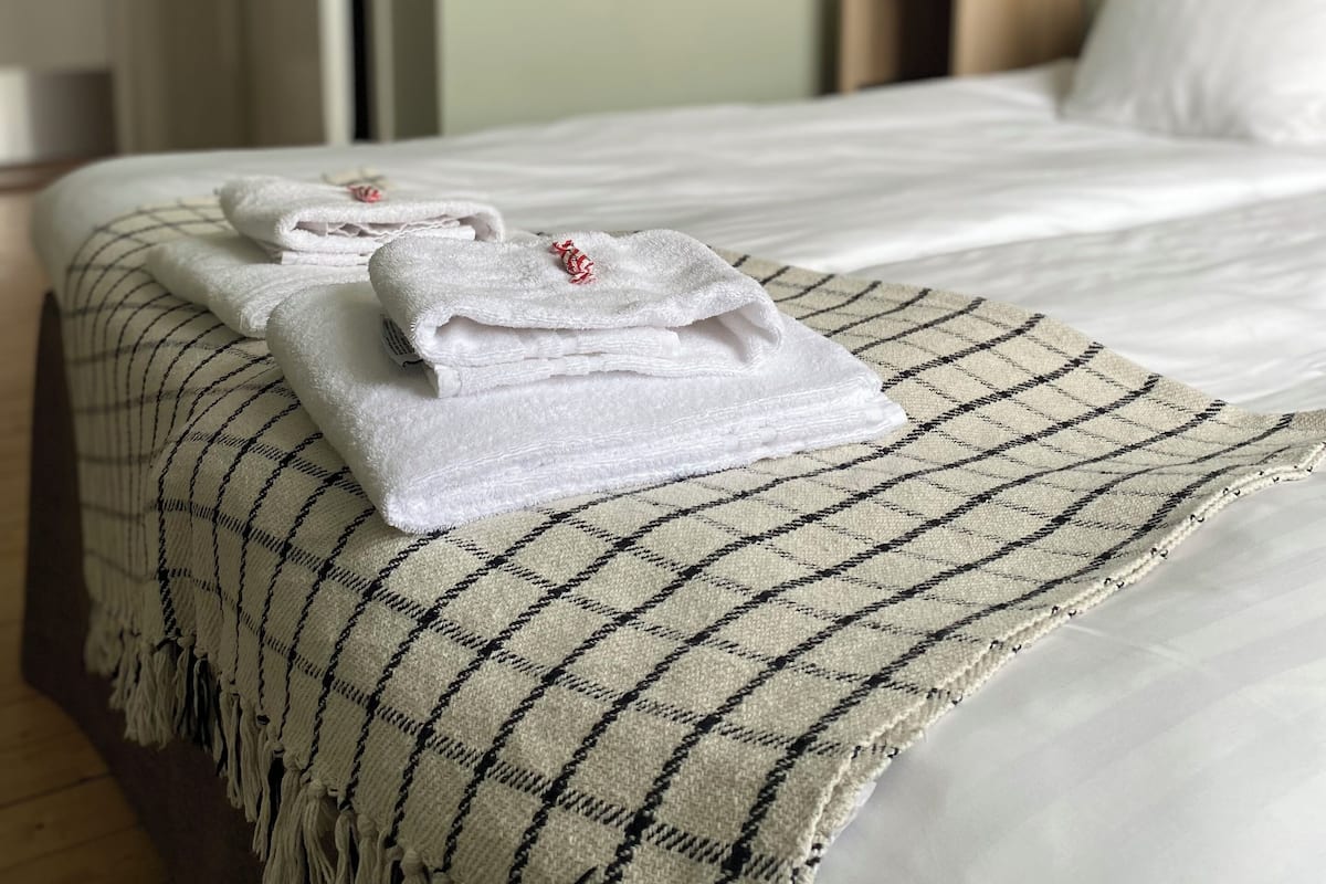 Wifi gratis y ropa de cama 