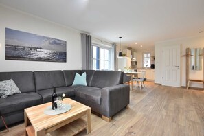 Televisión y chimenea 