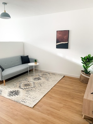 Apartamento premium | Sala de estar | TV de tela plana