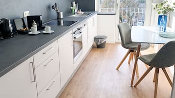 Căn hộ Premium | Bếp riêng | Tủ lạnh, lò nướng, bếp nấu, dụng cụ pha espresso