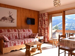 TV - Méribel: Cozy 2-room apt, sleeps 4, near chairlift and shops (Méribel)