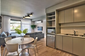 In-room dining - 28 on Scott 7 (Cape Town)