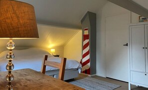 3 bedrooms, iron/ironing board, Internet, bed sheets