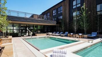 Kolam renang terbuka