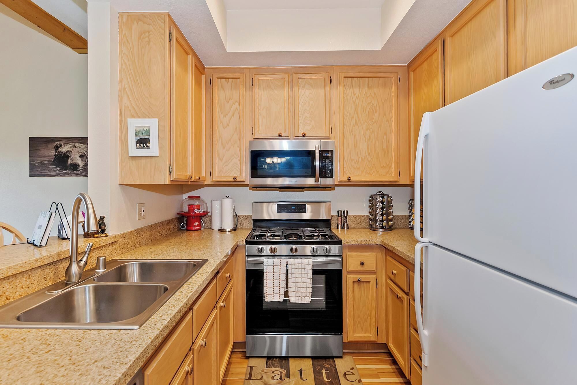 雪櫃、微波爐、焗爐、爐具