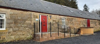 Inviting 2-bed Barn With hot tub Near Muirkirk