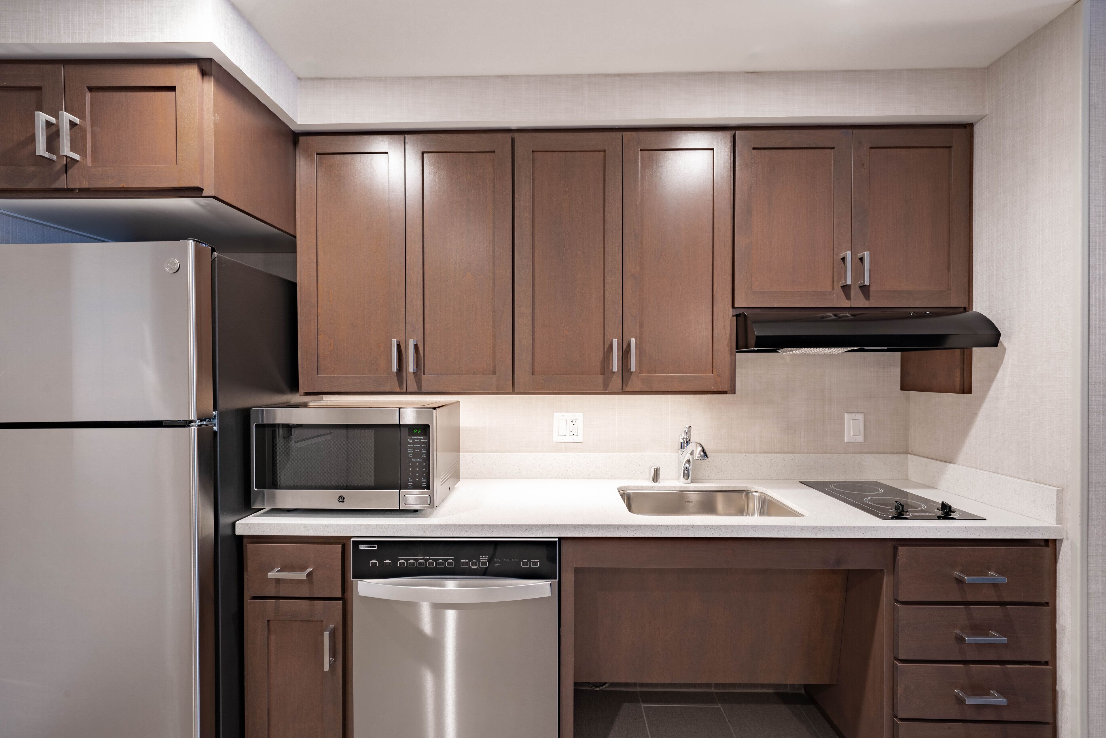 full-sized fridge, microwave, oven, stovetop