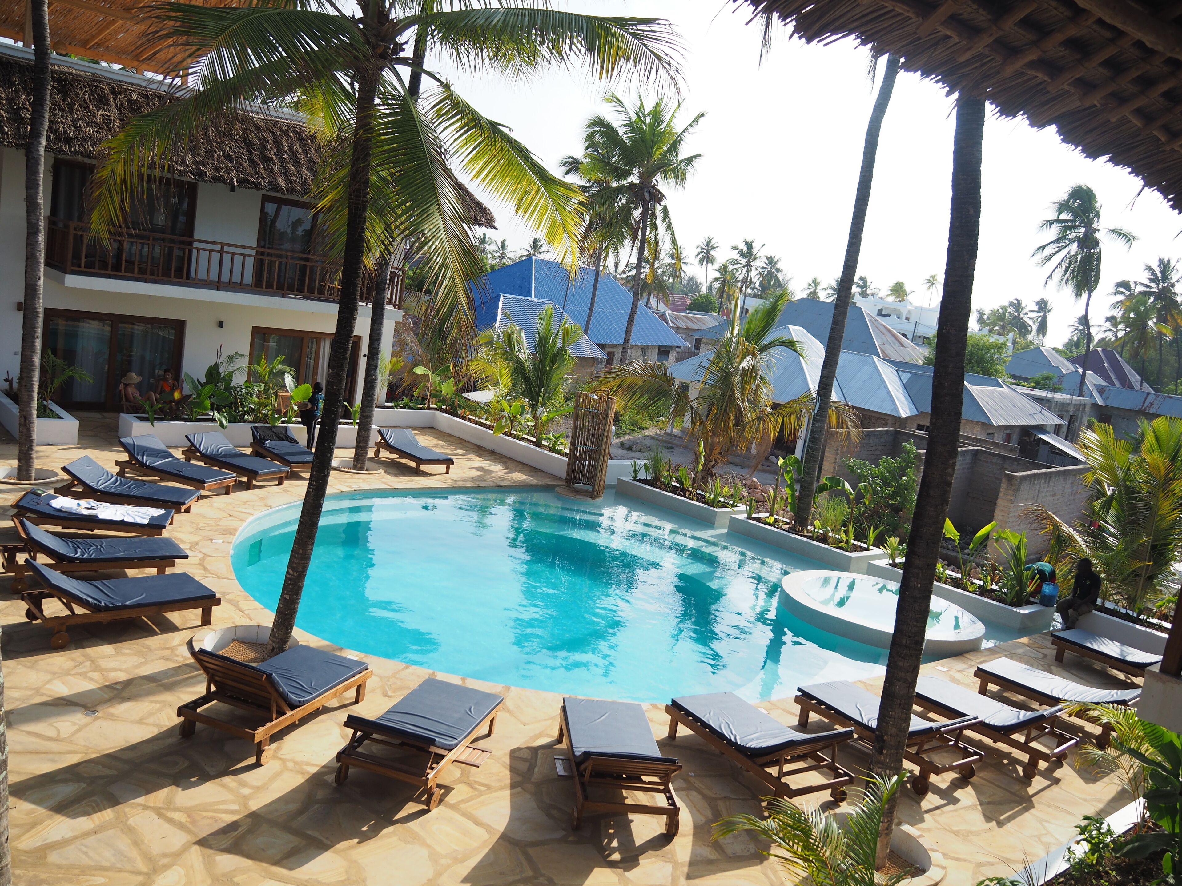Comfort Double Room | Infinity pool | Outdoor pool, sun loungers