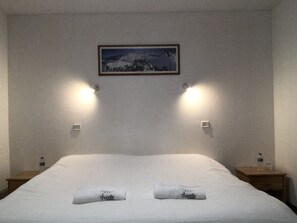 5 bedrooms, iron/ironing board, travel crib, free WiFi