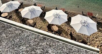 Rhino Suite-Direct on Beach-Heartbeat-at city center-Surfer Caravan Gastro Pub
