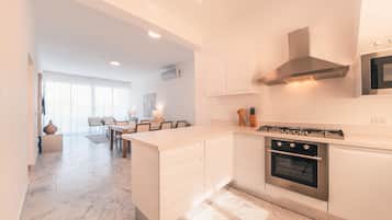 Fridge, microwave, oven, coffee/tea maker