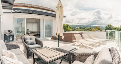 3BR-Penthouse w/ jacuzzi incl at Lake View