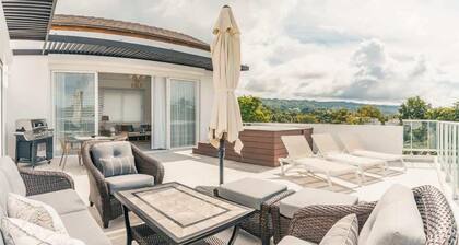 3br-Penthouse w/ jacuzzi incl at Lake View