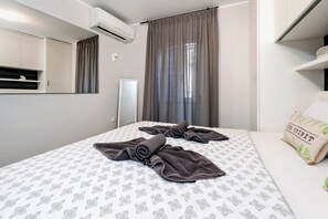 1 bedroom, in-room safe, iron/ironing board, free WiFi