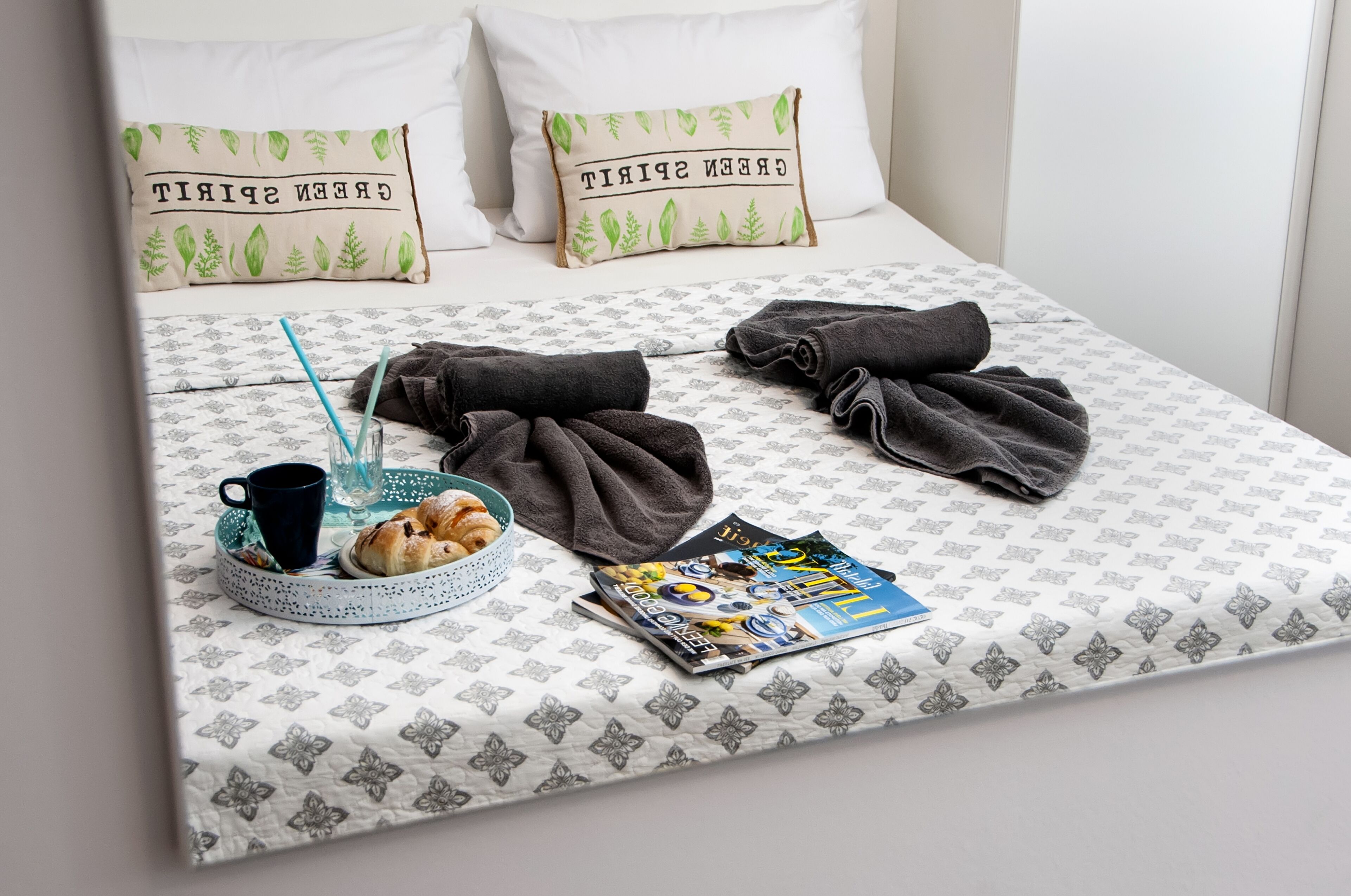 1 chambre, coffres-forts dans les chambres, fer et planche à repasser