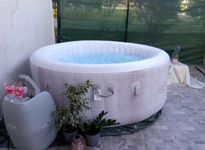 Bain à remous extérieur
