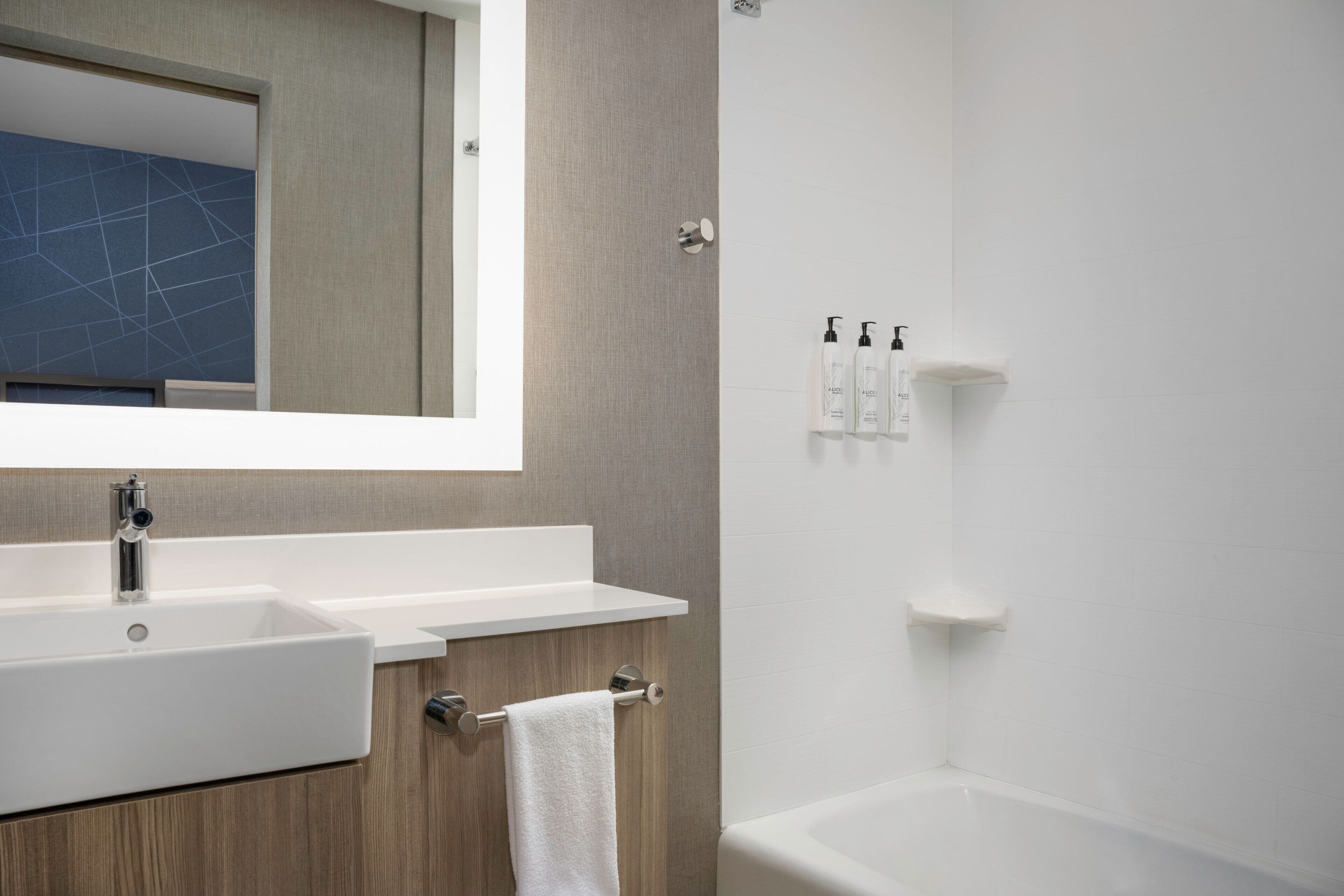 shower, free toiletries