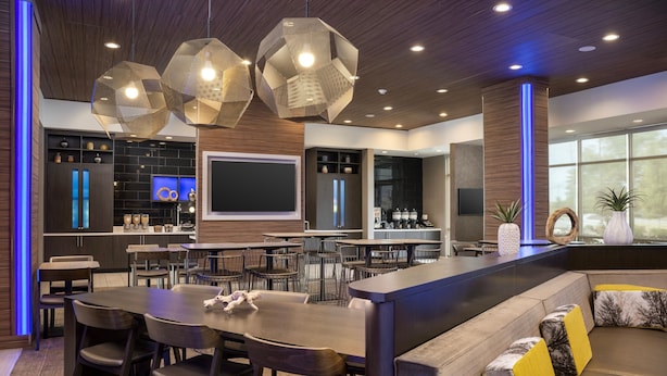 Lobby-lounge