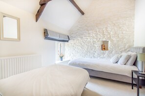 6 Schlafzimmer, Bügeleisen/Bügelbrett, Reisekinderbett, WLAN