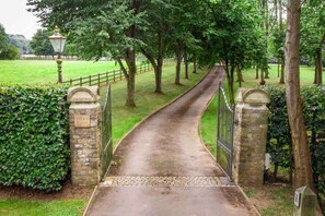 Property grounds - Stunning Country Farm House between Bristol & Bath (Bristol)