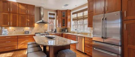 Refrigerador, microondas, horno, placa de cocina