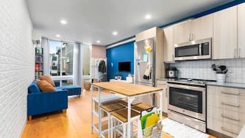 雪櫃、微波爐、焗爐、爐具