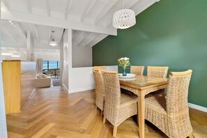 Dining - Central Lake Views  Habeke K (Queenstown)