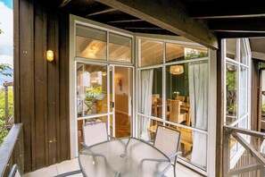 Outdoor dining - Central Lake Views  Habeke K (Queenstown)