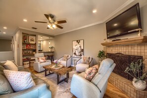 Condo, 3 Bedrooms | Living area