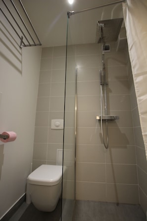 Shower, towels