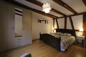 1 bedroom, free WiFi, bed sheets