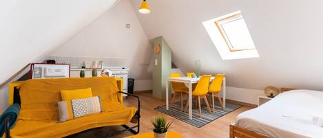 Iron/ironing board, free WiFi, bed sheets