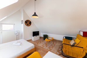 Iron/ironing board, free WiFi, bed sheets