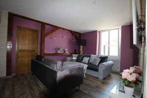 Télévision, cheminée