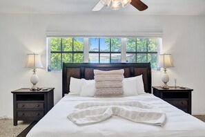 4 bedrooms, iron/ironing board, WiFi, bed sheets - Beach House - Heated Pool - Waterfront - Steps to the Beach (Pompano Beach)