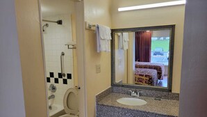 Single Room, Non Smoking | Bathroom - Country Hearth Inn (Cartersville)