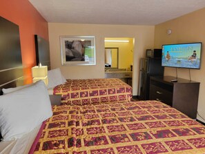 Desk, laptop workspace, free WiFi - Country Hearth Inn (Cartersville)