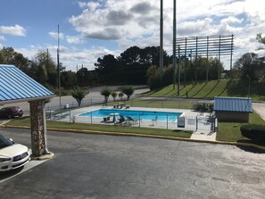 Seasonal outdoor pool - Country Hearth Inn (Cartersville)