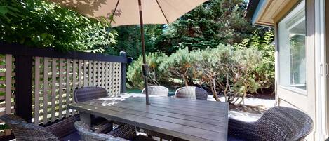 تناول الطعام بالخارج