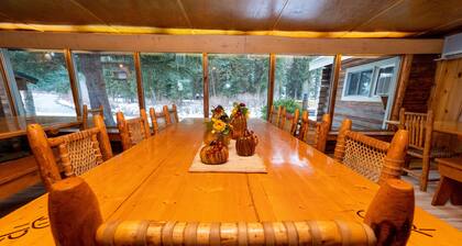 Beautiful River Side Ranch Cabin. Sauna, bar, lodge, and game room. Cabin 4.