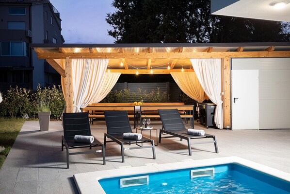 Outdoor pool, a heated pool