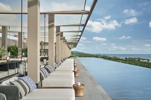 5 outdoor pools, free pool cabanas, pool umbrellas