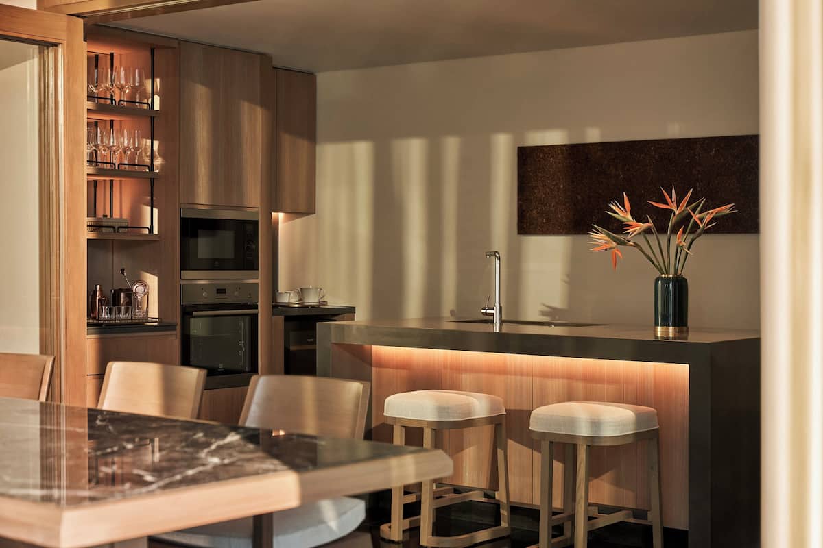 Coffee/tea maker, electric kettle, high chair, mixer