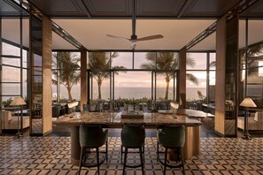 Executive lounge - Regent Phu Quoc (Phu Quoc)