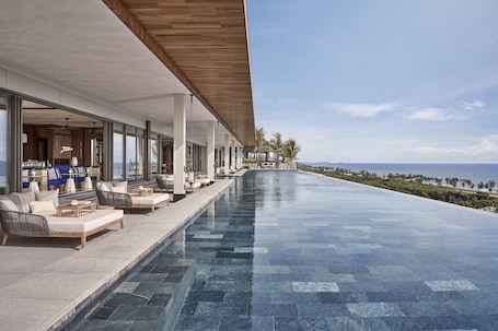 5 outdoor pools, free pool cabanas, pool umbrellas. Regent Phu Quoc
